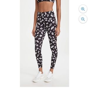 Onzie High Rise Leopard Print Leggings | Size Small